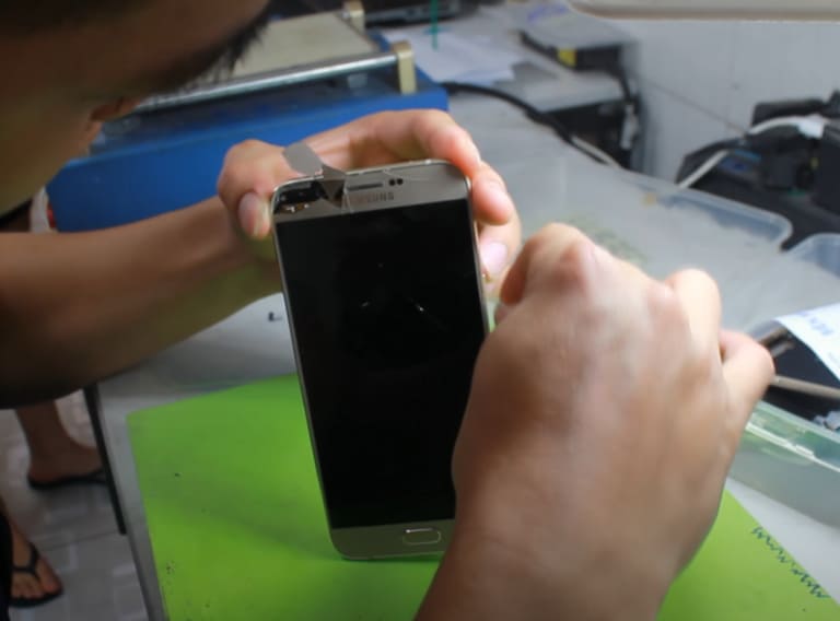 Quy trình ép mặt kính Samsung A8 2018, A8 Plus
