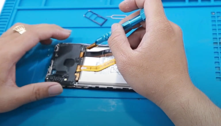 Trường hợp nên ép mặt kính Samsung M20