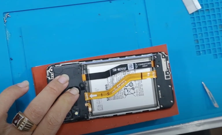 Chi phí ép mặt kính Samsung M20