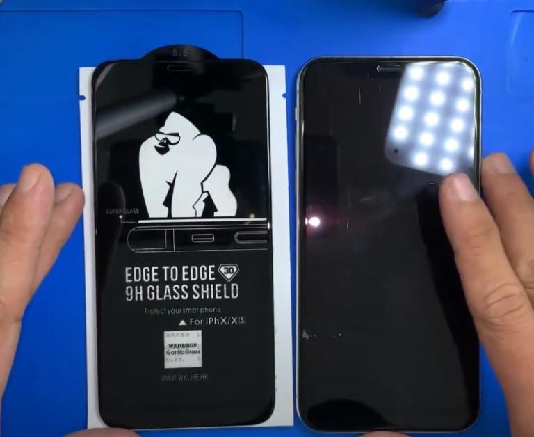 Giá dịch vụ dán kính cường lực cho iPhone X, XS Max