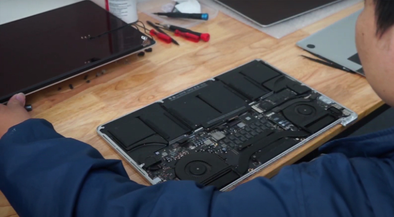Màn hình MacBook Pro Retina A1398 bị đen góc, hiển thị không rõ, cần sửa chữa