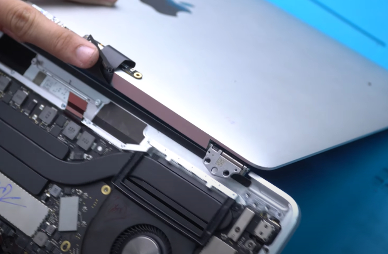 Thay màn hình Macbook Pro Touch Bar 13 inch A1708 giá rẻ