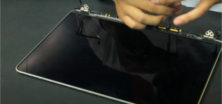 Thay màn hình Retina MacBook Pro 13 inch A1502 chất lượng cao, linh kiện chính hãng