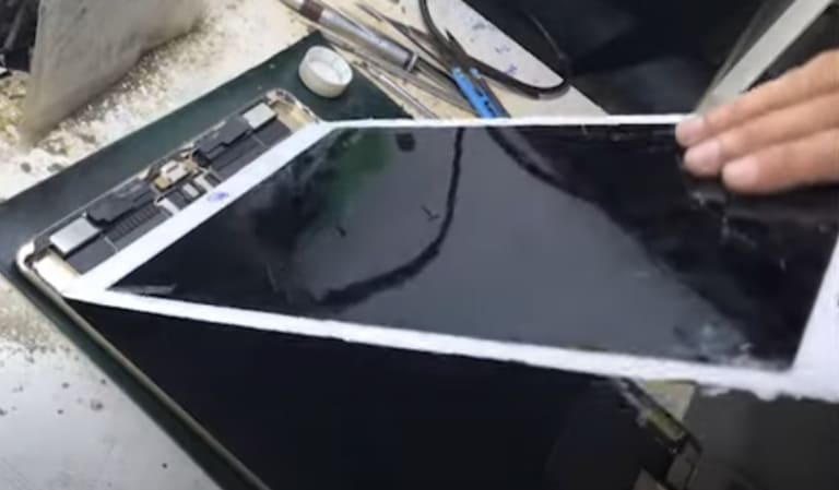 Nguyên nhân phải thay màn hình iPad 9.7