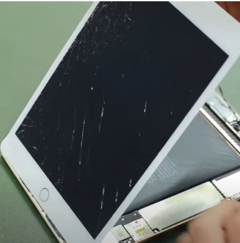 Thay màn hình iPad mini 4 tại TeamCare