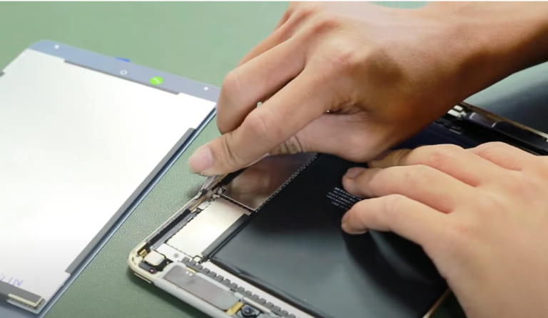 Quy trình thay màn hình iPad mini 4