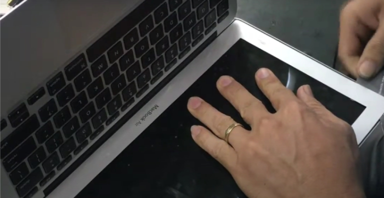 thay màn hình macbook air 11 late 2010 giá tốt