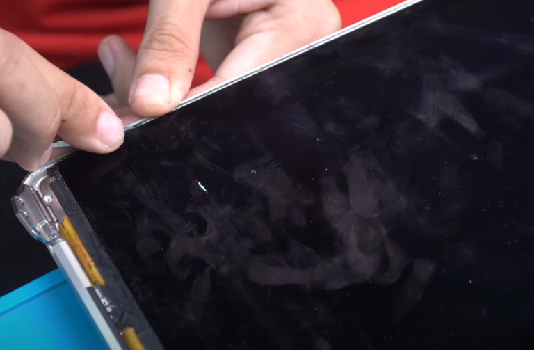 Thay màn hình Macbook Pro Touch Bar 13 inch A1707 giá rẻ