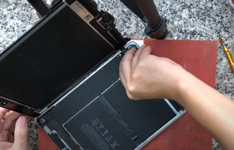 thay mặt kính iPad Pro 9.7 giá rẻ