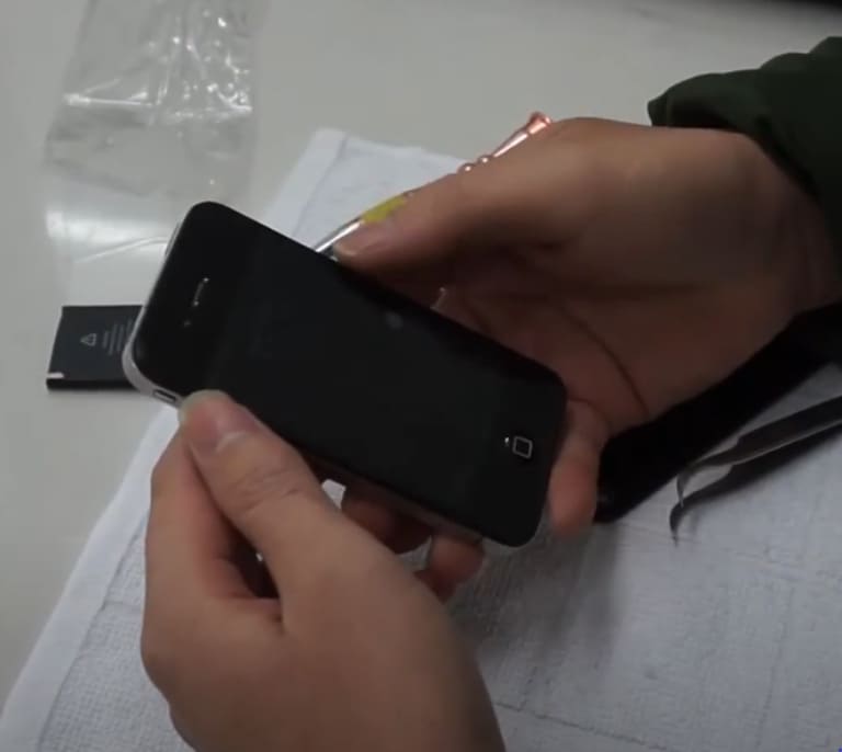 Quy trình thay pin iPhone 4