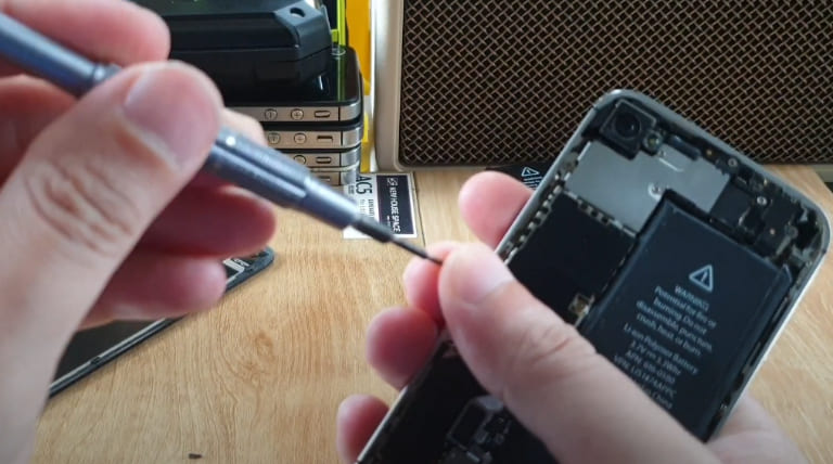 Địa chỉ thay pin iPhone 4s uy tín