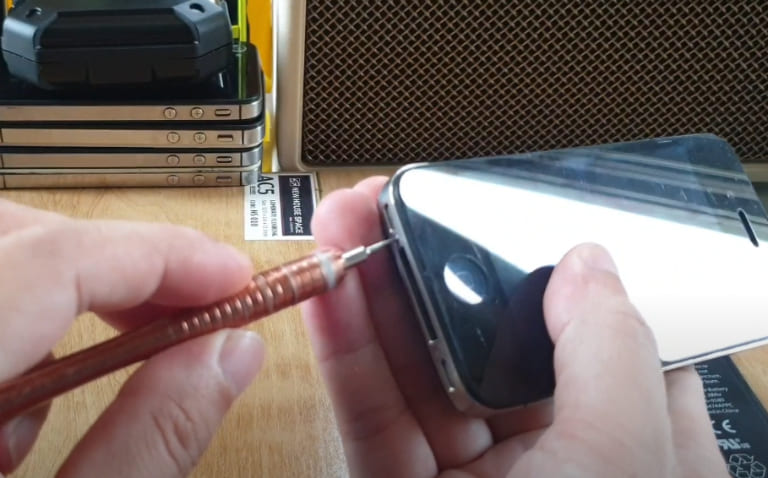 Tự thay pin iPhone 4s