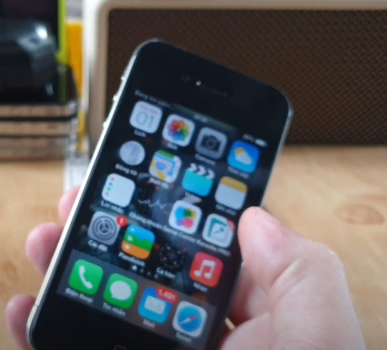 Thay pin iPhone 4s uy tín