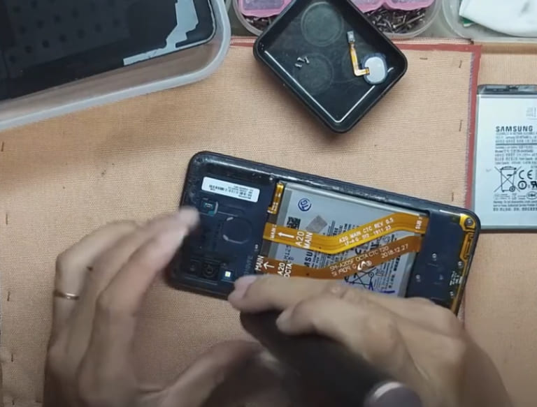 Bảo hành thay pin Samsung Galaxy A20