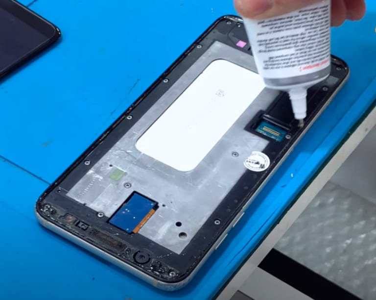 Quy trình thay pin Samsung Galaxy A6, A6 Plus
