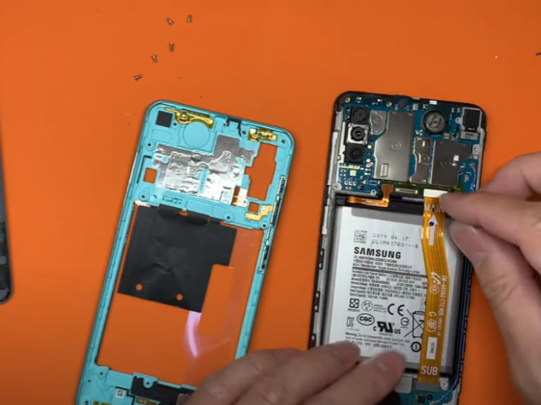 Tại sao thay pin Samsung Galaxy A60