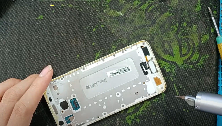 Chi phí thay pin Samsung Galaxy J5 Pro, J5 Prime