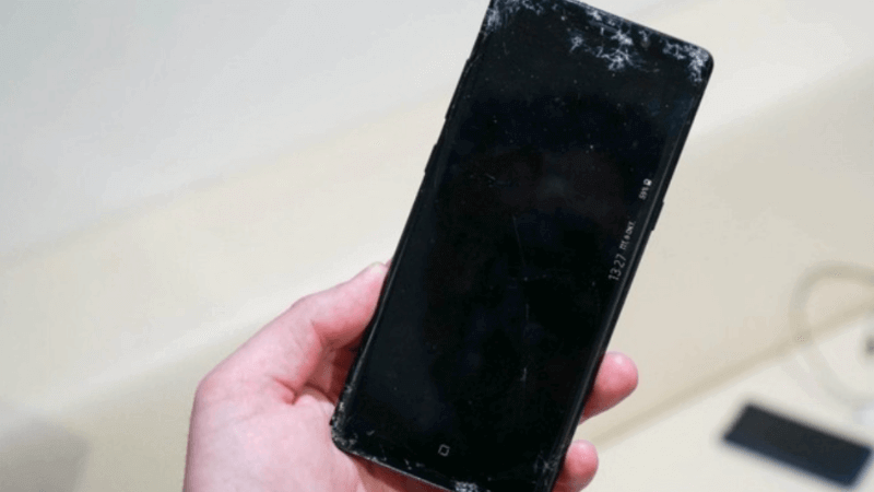 nguyên nhân màn hình samsung bị đen một góc