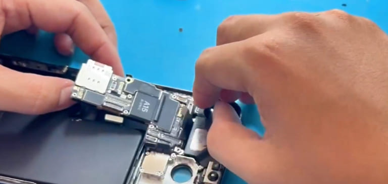 thay loa iphone 13 lấy ngay