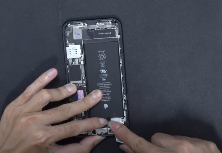 Giá thay pin dung lượng cao iPhone Xr