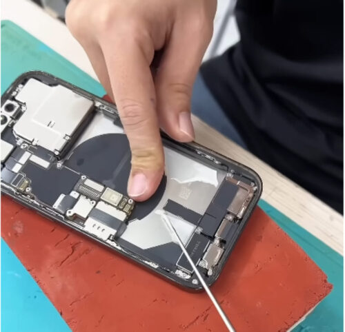 Thay pin iPhone 14 Pro