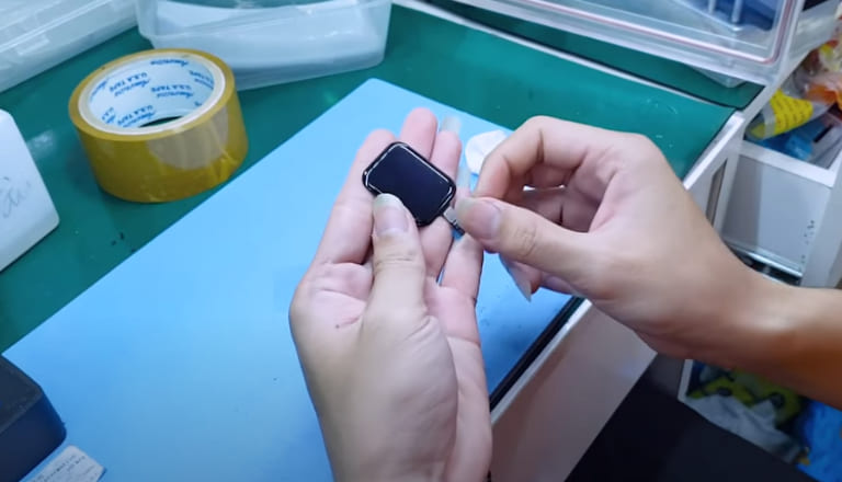 thay màn hình apple watch se chính hãng