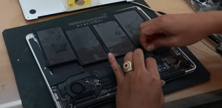 Quy trình thay pin Macbook Air 2016