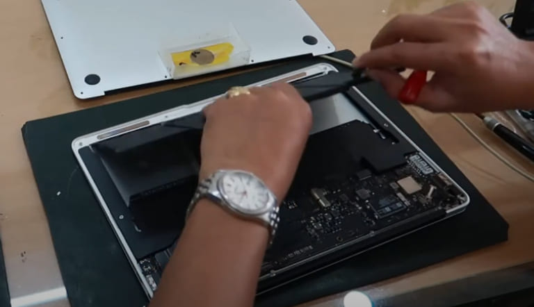 Lý do thay pin Macbook Air 2016