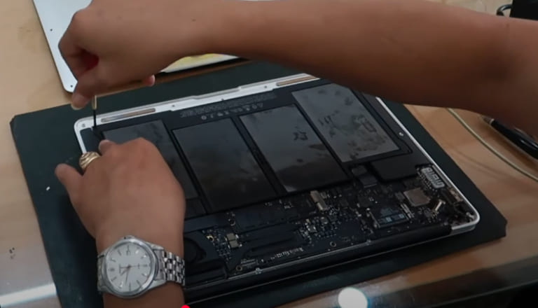 Chi phí thay pin Macbook Air 2016
