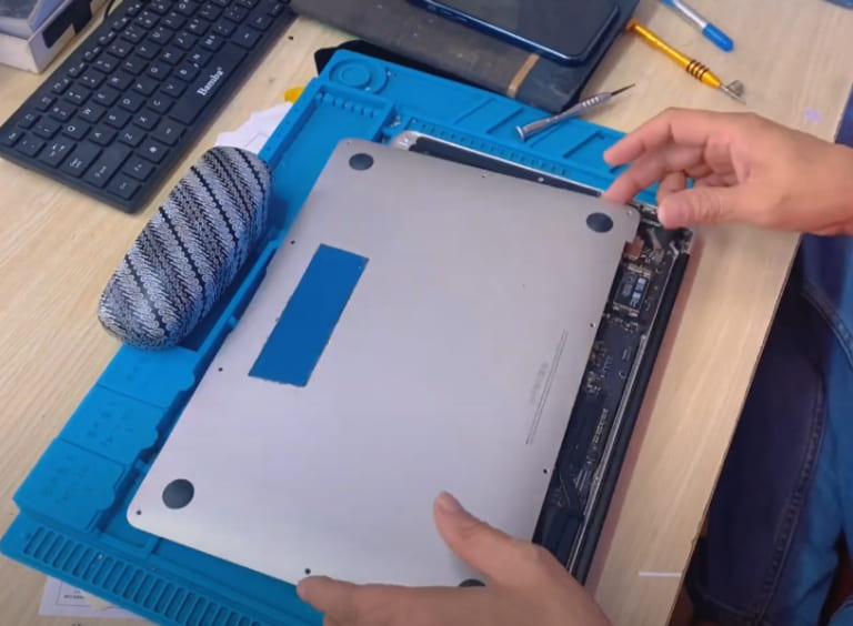 Chi phí thay pin Macbook Air 2017