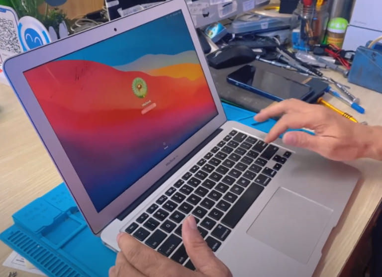 Quy trình thay pin Macbook Air 2017