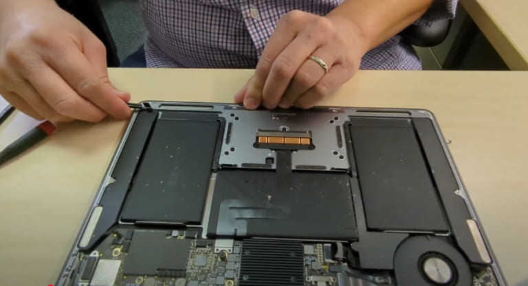 Thay pin Macbook Air 2018 tại TeamCare