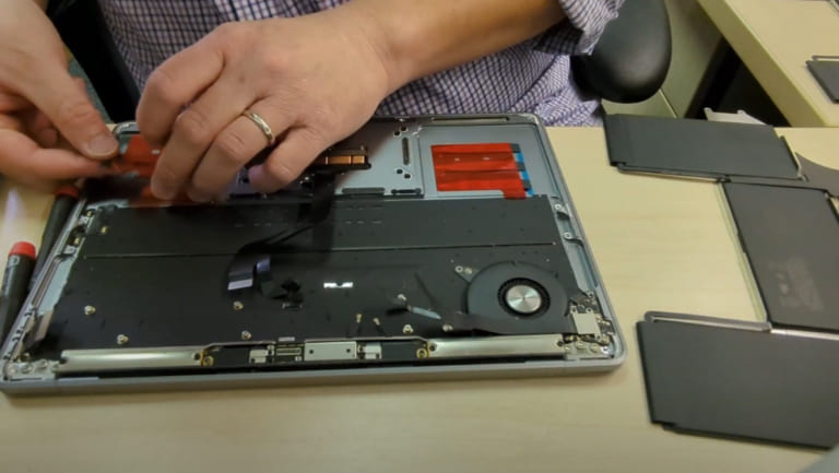 Chi phí thay pin Macbook Air 2018
