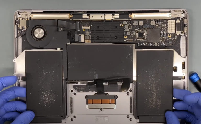 Giá thay pin Macbook Air 2020