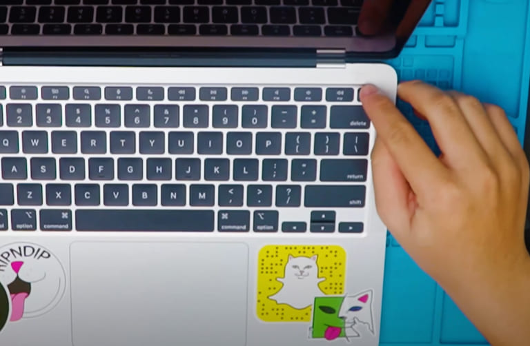 Địa chỉ thay pin Macbook Air M1 uy tín