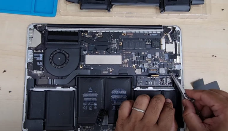 Chi phí thay pin Macbook Pro 2015 13 inch