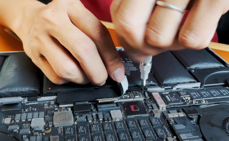 Địa chỉ thay pin Macbook Pro 2015 15 inch