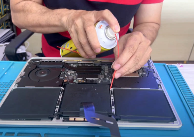 Quy trình thay pin Macbook Pro 2016