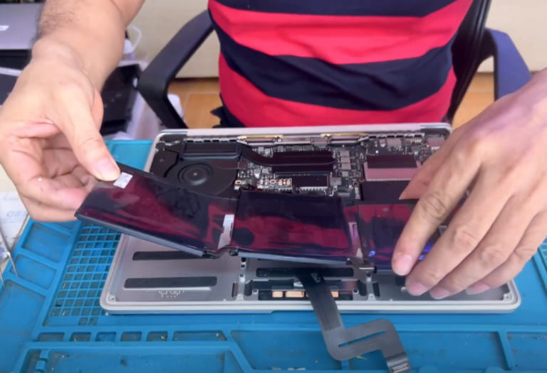 Địa chỉ thay pin Macbook Pro 2016 uy tín
