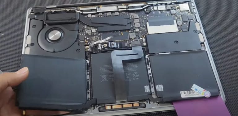 Quy trình thay pin Macbook Pro 2017