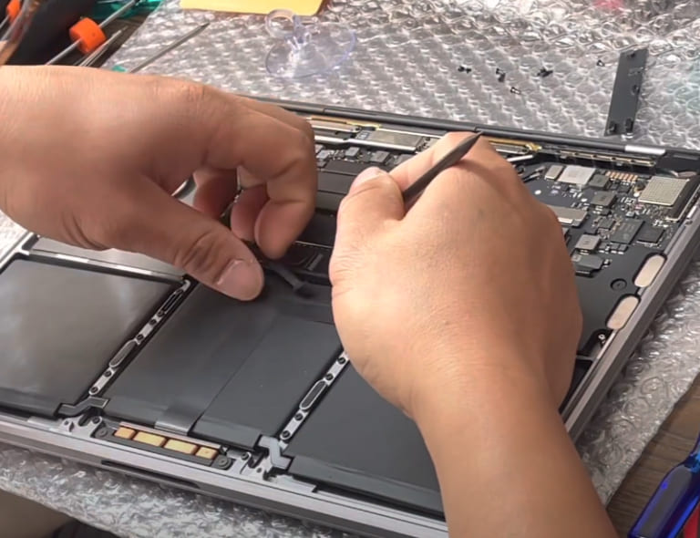 Dịch vụ thay pin Macbook Pro 2017