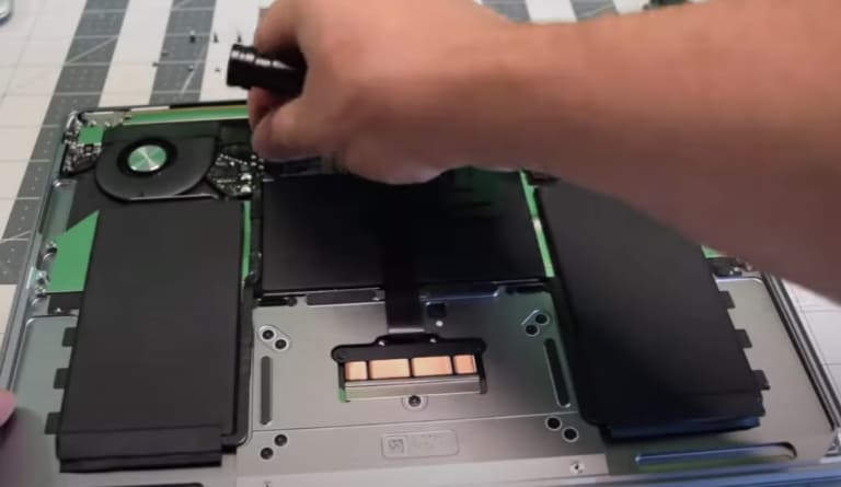 Nguyên nhân phải thay pin Macbook Pro 2018