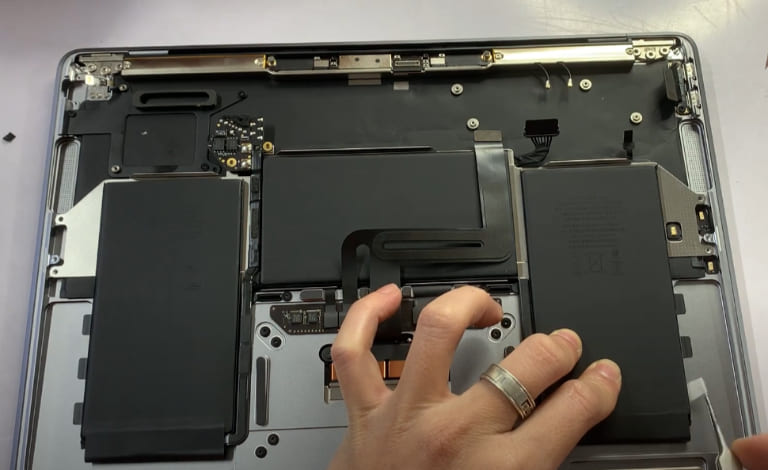 Quy trình thay pin Macbook Pro 2020 M1