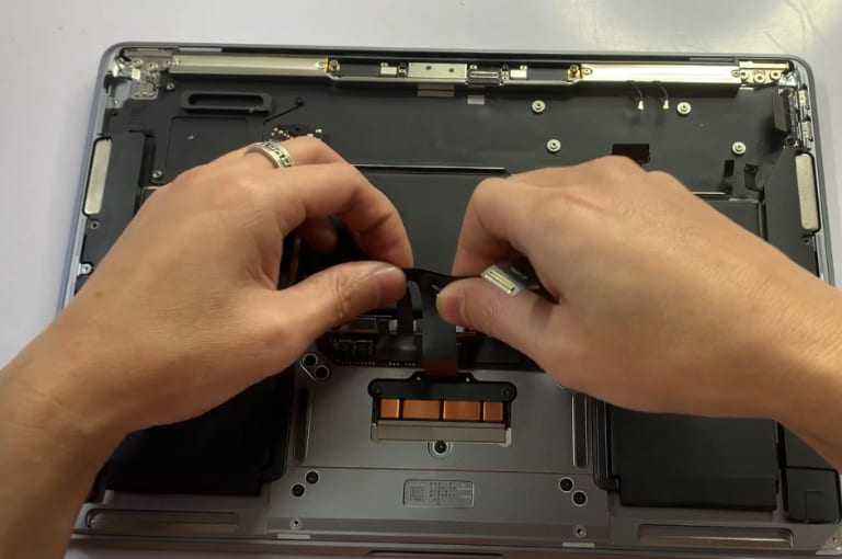 Địa chỉ thay pin Macbook Pro 2020 M1 uy tín