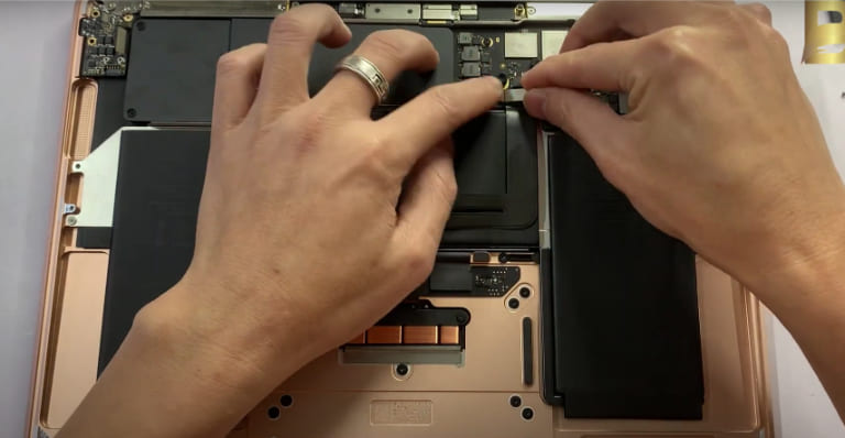 thay pin macbook pro m1 2021 bảo hành dài hạn