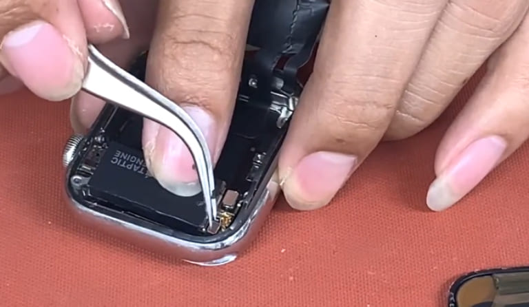 Nguyên nhân thay vỏ Apple Watch series 8
