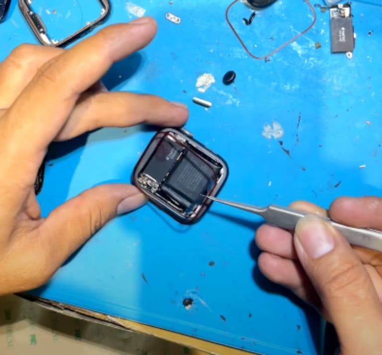 Thay vỏ Apple Watch series 7 ở TeamCare
