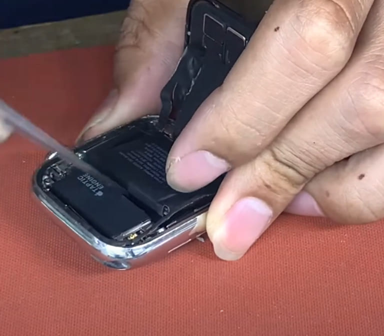 Quy trình thay vỏ Apple Watch Series 8