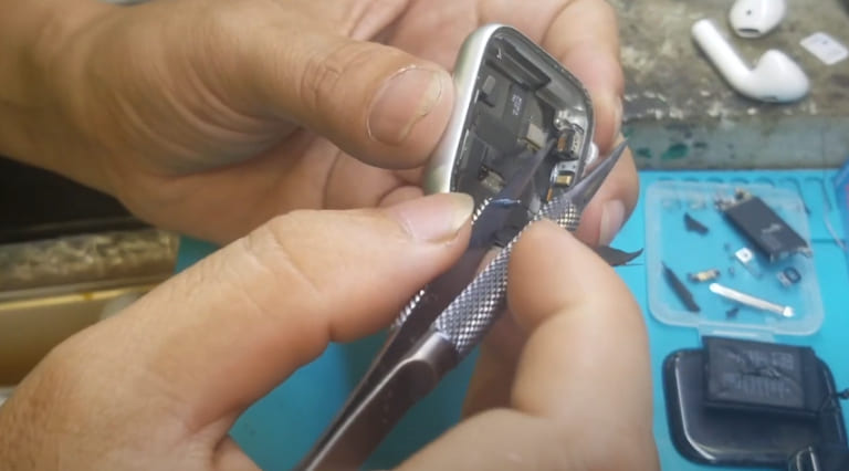 sửa nút xoay apple watch series 3 kẹt dính