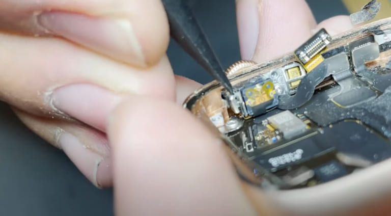 sửa nút xoay apple watch series 8 bị lỗi